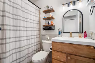 1309 Chesapeake Park Dr, Valparaiso, IN 46383 - Photo 12