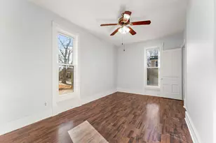 557 W Chicago St, Valparaiso, IN 46385 - Photo 8