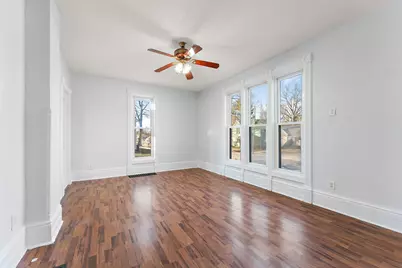 557 W Chicago Street, Valparaiso, IN 46385 - Photo 6