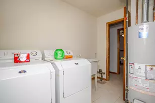 8940 Calhoun Pl, Crown Point, IN 46307 - Photo 24