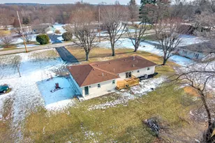 1952 Hayes Leonard Rd, Valparaiso, IN 46385 - Photo 4