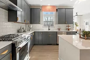 2747 Carrington Ct, Crown Point, IN 46307 - Photo 10