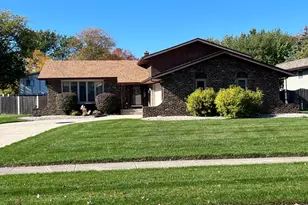 9536 Walnut Dr, Munster, IN 46321 - Photo 2