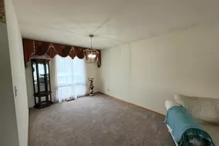 1810 W 95th Ct, Crown Point, IN 46307 - Photo 6