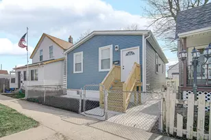 724 Willow Ct, Hammond, IN 46320 - Photo 2