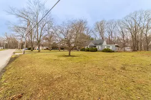 310 Edgemoor Dr, Trail Creek, IN 46360 - Photo 4