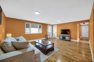 93 Lincoln Ave, Hobart, IN 46342 - Photo 4