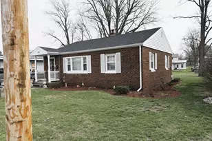 341 W Main St, Winamac, IN 46996 - Photo 2