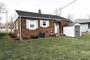 341 W Main St, Winamac, IN 46996 - Photo 4