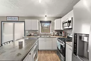 2190 Crocus St, Portage, IN 46368 - Photo 6