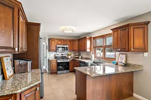 412 Chessington Dr, Crown Point, IN 46307 - Photo 4