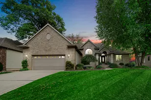 97 Scotscraig Dr, Valparaiso, IN 46385 - Photo 2
