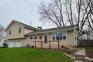 827 Eason Ct, La Porte, IN 46350 - Photo 2