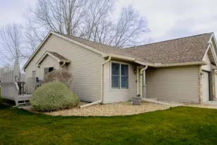 3612 Creekside Dr, Valparaiso, IN 46383 - Photo 4