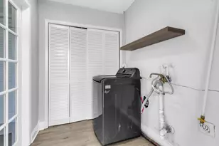 555 W Pine St, Griffith, IN 46319 - Photo 16