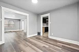 565 Jackson St, Gary, IN 46402 - Photo 8