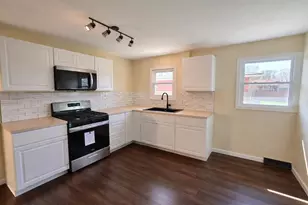 5768 Roosevelt Pl, Merrillville, IN 46410 - Photo 4