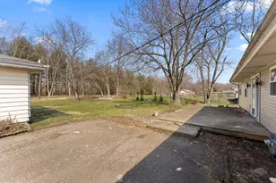 2403 Thomas Rd, Valparaiso, IN 46383 - Photo 24