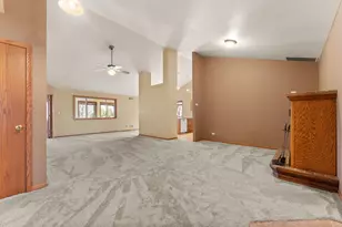 6458 Grosbeak Ct, Hobart, IN 46342 - Photo 4