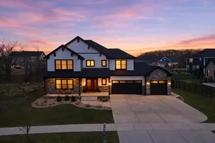 11241 Oak Ridge Ct, Crown Point, IN 46307 - Photo 2