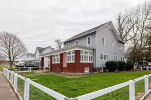 102 S Newton St, Goodland, IN 47948 - Photo 2