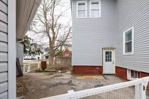 102 S Newton St, Goodland, IN 47948 - Photo 6