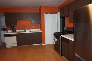 504 Robyn Rd, Valparaiso, IN 46385 - Photo 4