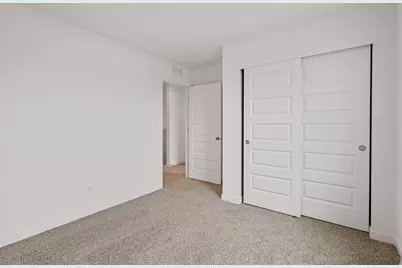 543 Cressmoor Boulevard, Hobart, IN 46342 - Photo 32