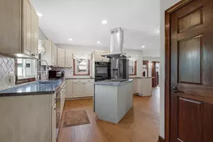 808 E 3rd St, Hobart, IN 46342 - Photo 10