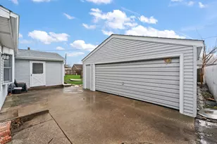 9349 Saric Dr, Highland, IN 46322 - Photo 16