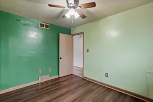 909 N Rensselaer St, Griffith, IN 46319 - Photo 14