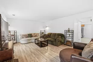 1819 Burgundy St, Schererville, IN 46375 - Photo 6