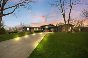 25 S Cherrywood Ln, Valparaiso, IN 46385 - Photo 1