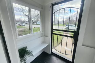 601 Burr St, Gary, IN 46406 - Photo 4