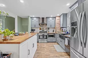 9320 Parkway Dr, Highland, IN 46322 - Photo 8