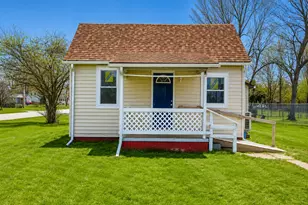 307 S East St, Knox, IN 46534 - Photo 4
