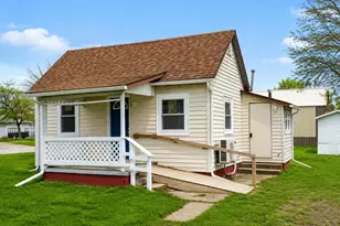 307 S East St, Knox, IN 46534 - Photo 2