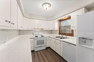 303 Somerset Dr, Valparaiso, IN 46383 - Photo 8