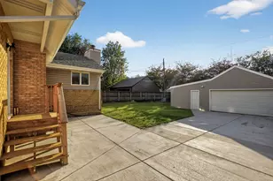 8318 Howard Ave, Munster, IN 46321 - Photo 4