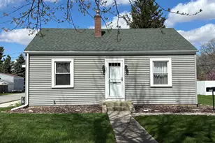 828 W Grove St, Rensselaer, IN 47978 - Photo 2