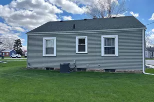 828 W Grove St, Rensselaer, IN 47978 - Photo 4