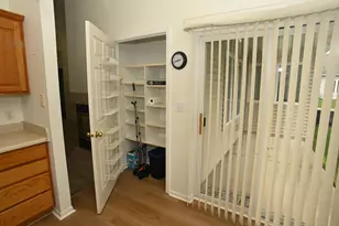 192 Heather Ln, Hobart, IN 46342 - Photo 6