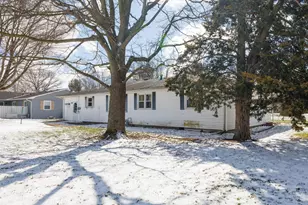 302 E Holley Dr, Kentland, IN 47951 - Photo 6