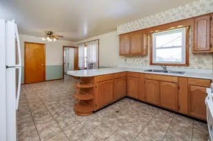 302 E Holley Dr, Kentland, IN 47951 - Photo 16