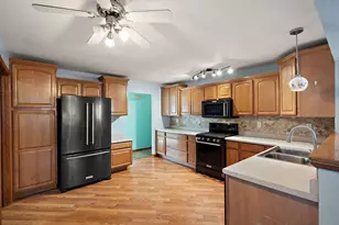 9542 Roosevelt Pl, Crown Point, IN 46307 - Photo 2