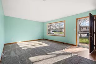 9542 Roosevelt Pl, Crown Point, IN 46307 - Photo 6