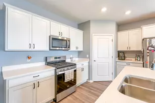 10414 Whitney Pl, Crown Point, IN 46307 - Photo 8