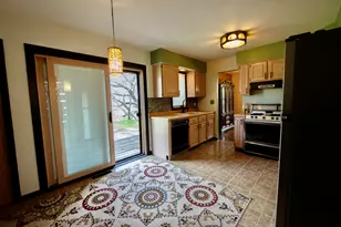 1752 Greenview St, Valparaiso, IN 46383 - Photo 8