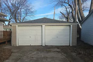 7 Beverly Blvd, Hobart, IN 46342 - Photo 4