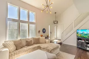 607 Weatherwood Ln, Valparaiso, IN 46383 - Photo 4